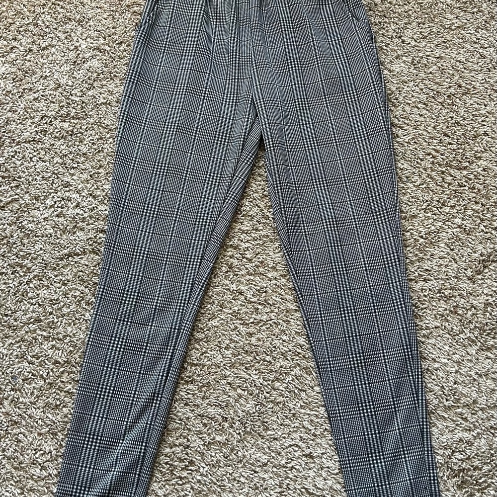 Women’s Ruffled waist band dress pants